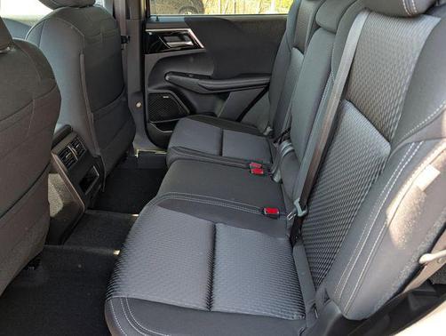 Black Diamond 2026 Mitsubishi Outlander ES 1.5T S-AWC