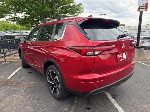 Red Diamond 2022 Mitsubishi Outlander ES S-AWC