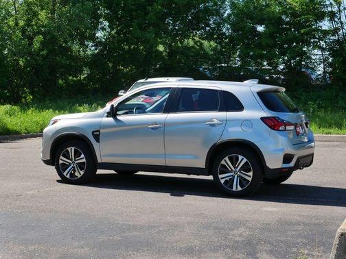 Alloy Silver Metallic 2023 Mitsubishi Outlander Sport 2.0 ES