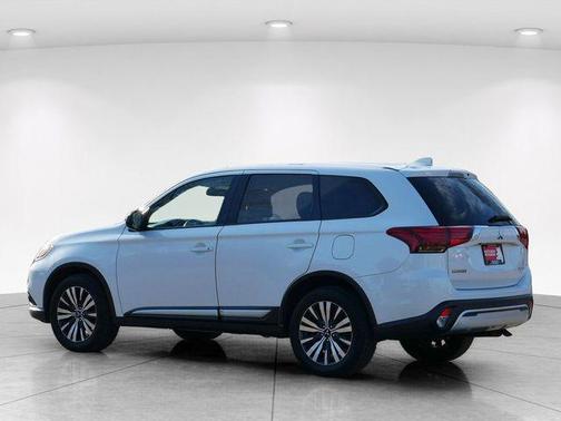 Pearl White 2019 Mitsubishi Outlander ES