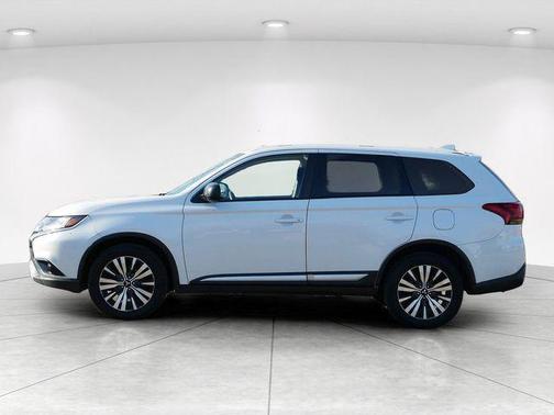 Pearl White 2019 Mitsubishi Outlander ES