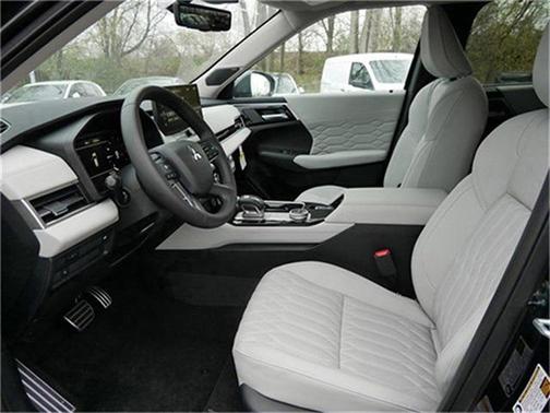 2025 Mitsubishi Outlander PLATINUM EDITION 2.5 S-AWC
