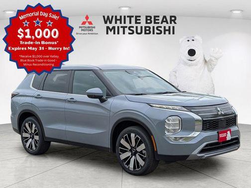 Moonstone Gray Metallic 2026 Mitsubishi Outlander SE