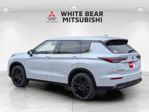 White Diamond 2026 Mitsubishi Outlander LE S-AWC