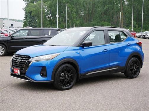2023 Nissan Kicks SR