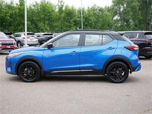 2023 Nissan Kicks SR