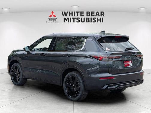 Graphite Gray 2026 Mitsubishi Outlander LE S-AWC