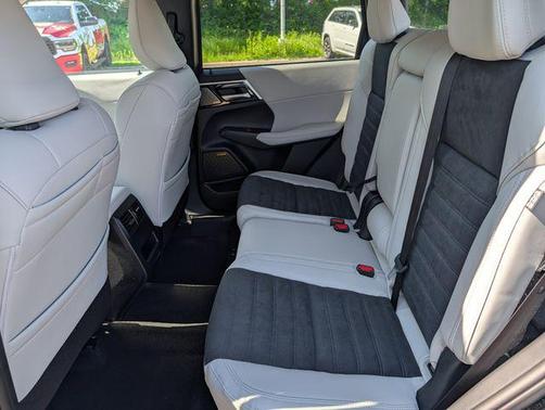 Black Diamond 2026 Mitsubishi Outlander SE S-AWC