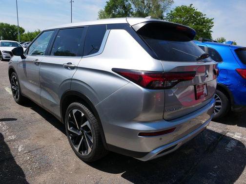 Alloy Silver Metallic 2024 Mitsubishi Outlander SE S-AWC