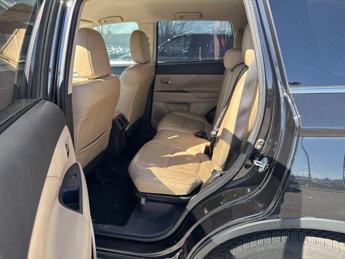 Labrador Black Metallic 2019 Mitsubishi Outlander SEL