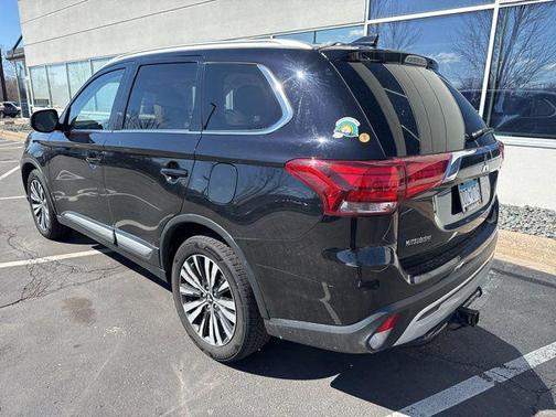 Labrador Black Metallic 2019 Mitsubishi Outlander SEL
