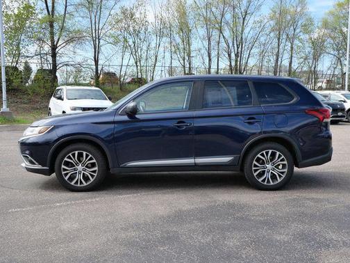 Cosmic Blue Metallic 2016 Mitsubishi Outlander ES