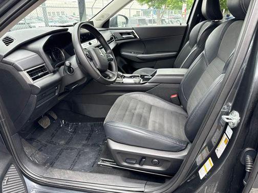 Gray 2025 Mitsubishi Outlander SE S-AWC