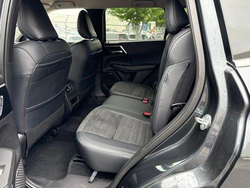 Gray 2025 Mitsubishi Outlander SE S-AWC