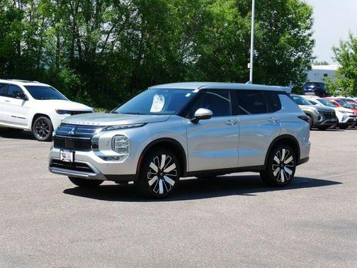 Alloy Silver Metallic 2025 Mitsubishi Outlander SE S-AWC