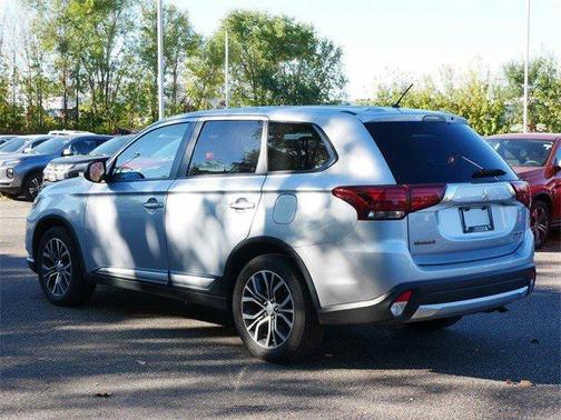 2016 Mitsubishi Outlander ES