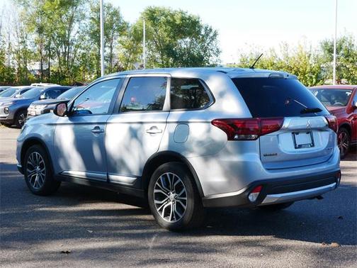 2016 Mitsubishi Outlander ES