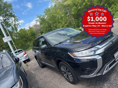 Labrador Black Metallic 2020 Mitsubishi Outlander ES S-AWC