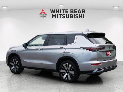 Alloy Silver Metallic 2025 Mitsubishi Outlander SE S-AWC