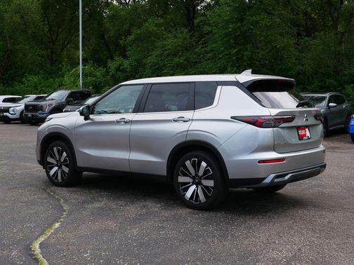 Alloy Silver Metallic 2025 Mitsubishi Outlander SE S-AWC
