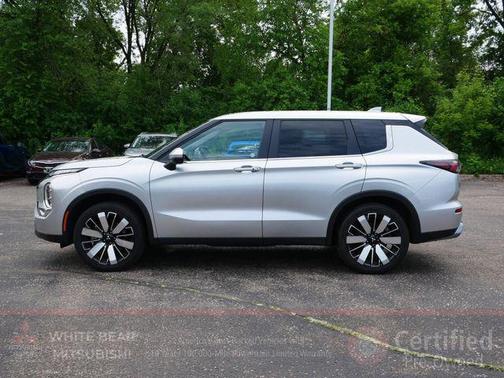Alloy Silver Metallic 2025 Mitsubishi Outlander SE S-AWC