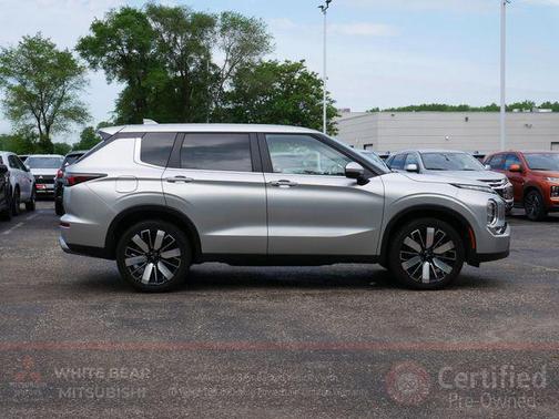 Alloy Silver Metallic 2025 Mitsubishi Outlander SE S-AWC
