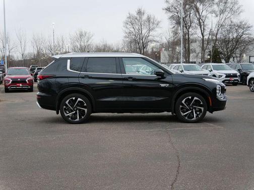 Black Diamond/Alloy Silver Roof 2024 Mitsubishi Outlander PHEV SEL