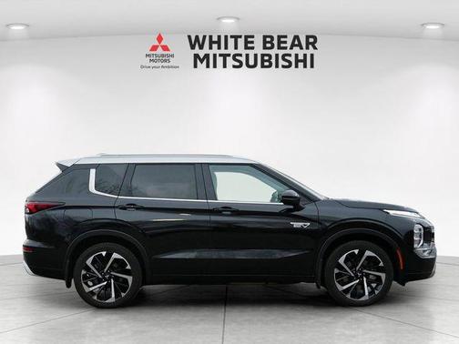 Black Diamond/Alloy Silver Roof 2024 Mitsubishi Outlander PHEV SEL
