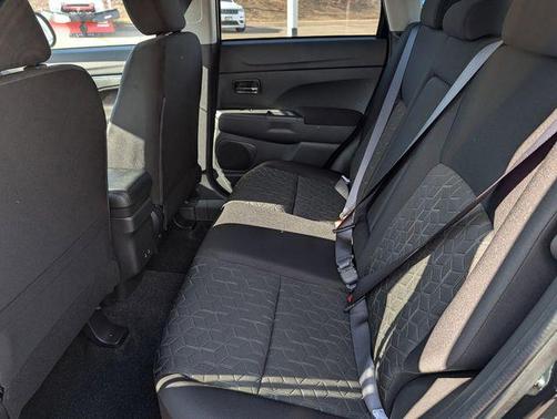 Labrador Black Pearl 2026 Mitsubishi Outlander Sport 2.0 LE