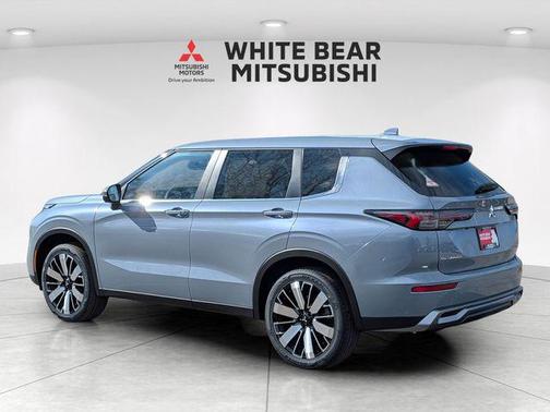 Moonstone Gray Metallic 2026 Mitsubishi Outlander SE S-AWC