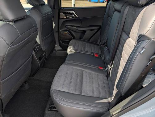 Moonstone Gray Metallic 2026 Mitsubishi Outlander SE S-AWC