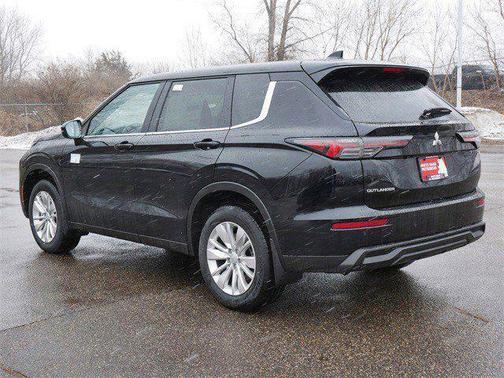 Labrador Black Pearl 2026 Mitsubishi Outlander ES 1.5T S-AWC