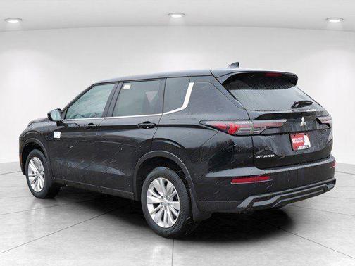 Labrador Black Pearl 2026 Mitsubishi Outlander ES 1.5T S-AWC