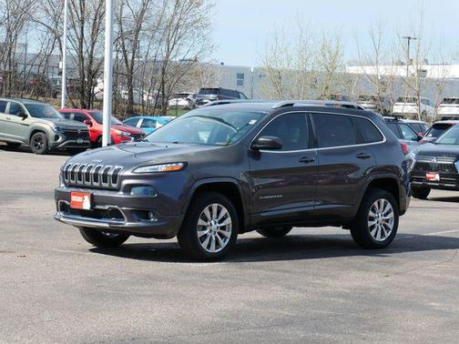 Granite Crystal Metallic Clearcoat 2018 Jeep Cherokee Overland