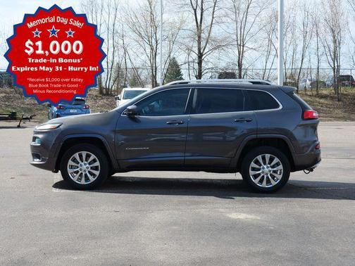 Granite Crystal Metallic Clearcoat 2018 Jeep Cherokee Overland