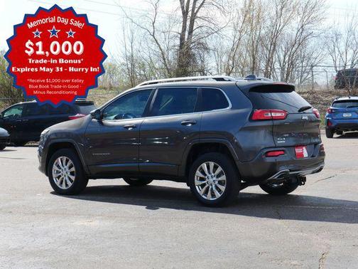 Granite Crystal Metallic Clearcoat 2018 Jeep Cherokee Overland