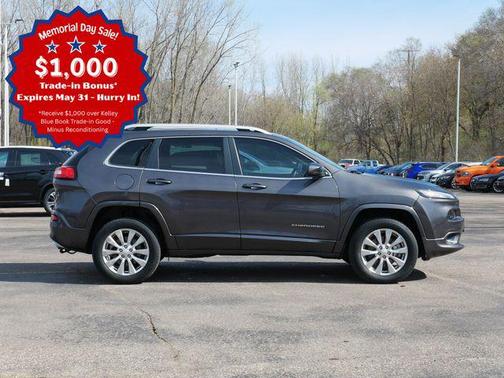 Granite Crystal Metallic Clearcoat 2018 Jeep Cherokee Overland