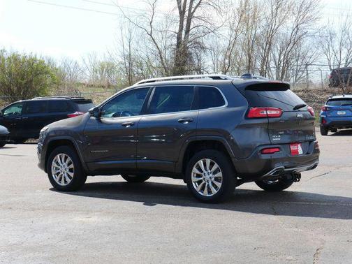 Granite Crystal Metallic Clearcoat 2018 Jeep Cherokee Overland