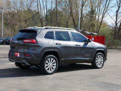 Granite Crystal Metallic Clearcoat 2018 Jeep Cherokee Overland