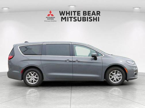 Ceramic Gray Clearcoat 2023 Chrysler Pacifica Touring L