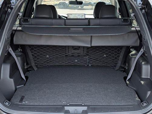 Labrador Black Pearl 2026 Mitsubishi Outlander SE 1.5T S-AWC
