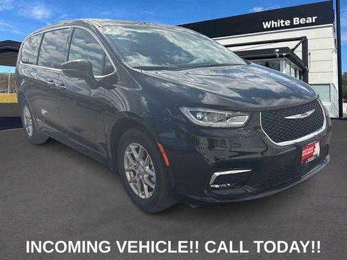 Diamond Black Crystal Pearlcoat 2025 Chrysler Pacifica L