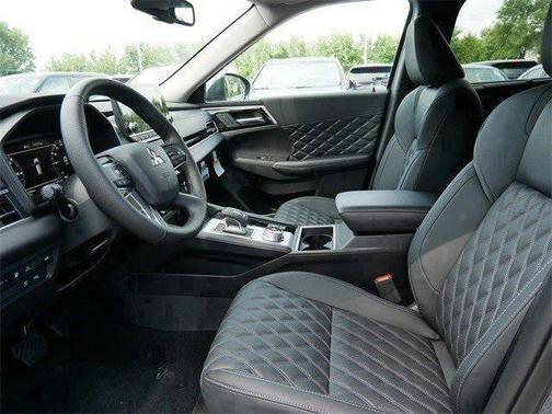 2025 Mitsubishi Outlander PHEV SEL