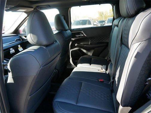 2025 Mitsubishi Outlander PHEV SEL