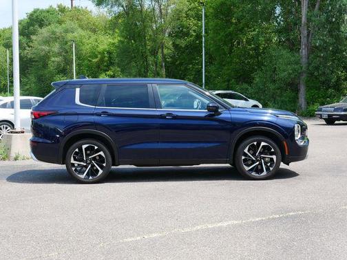 Cosmic Blue Metallic 2023 Mitsubishi Outlander SE S-AWC