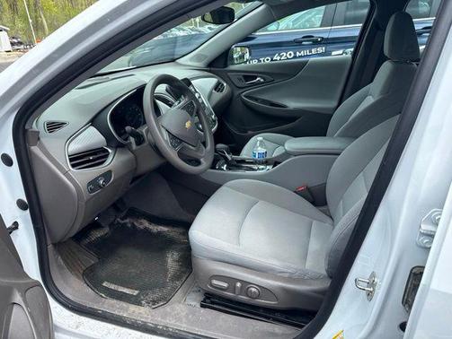 Summit White 2023 Chevrolet Malibu 1LS