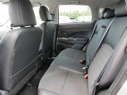 2025 Mitsubishi Outlander Sport SE