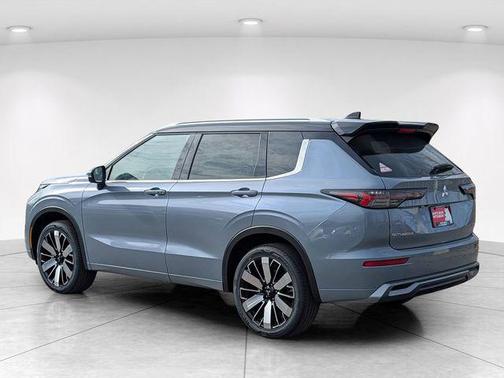 Moonstone Gray Metallic W/ Black Roof 2026 Mitsubishi Outlander SEL 1.5T S-AWC
