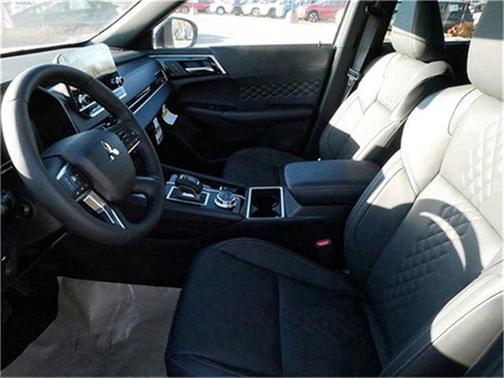 2025 Mitsubishi Outlander PHEV SEL