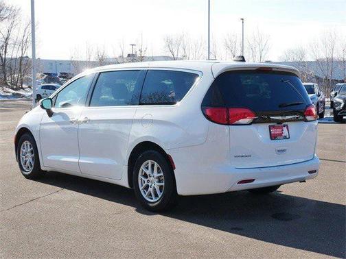 2023 Chrysler Voyager LX